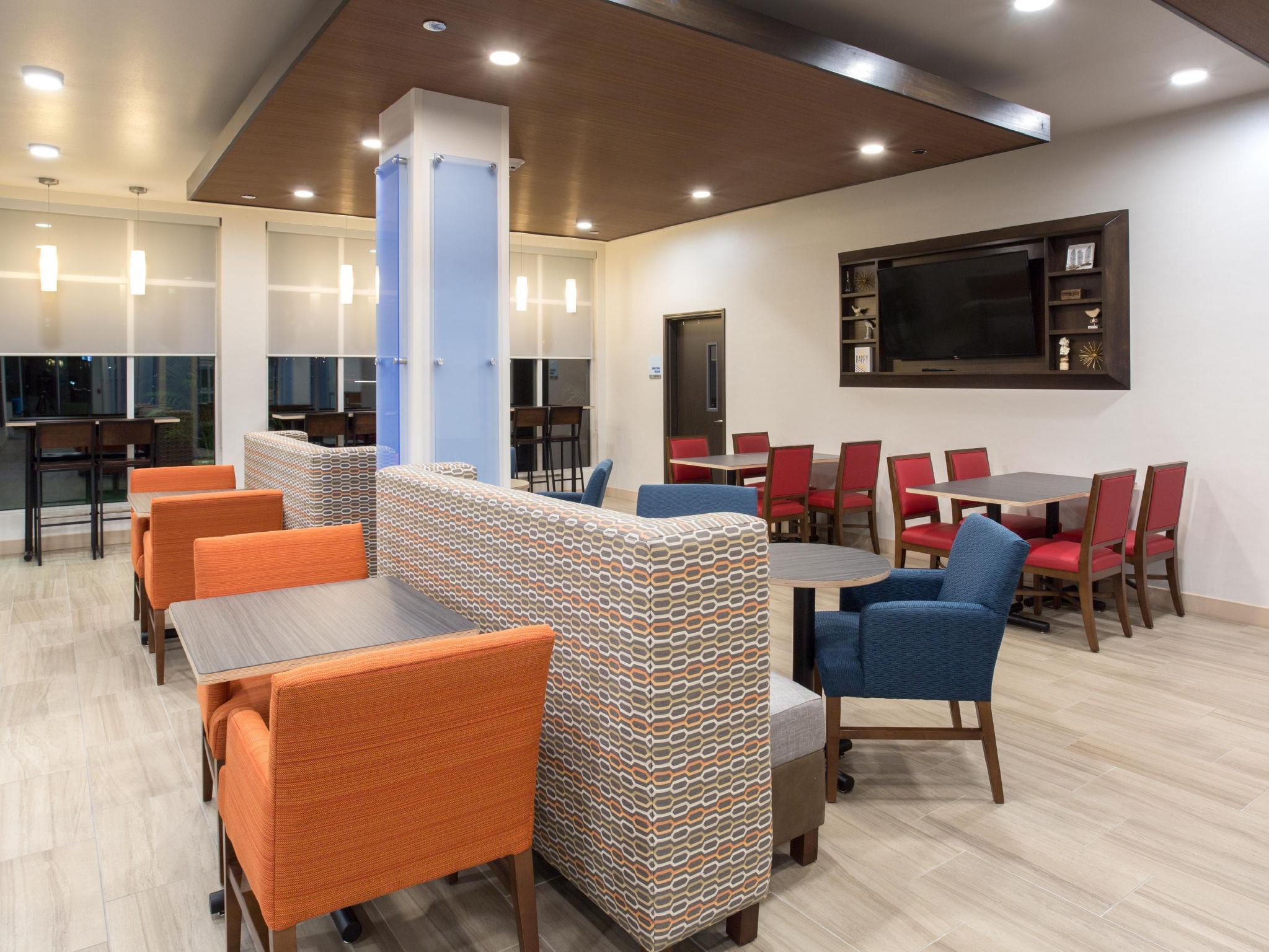 Holiday Inn Express & Suites Lincoln I - 80 By Ihg Екстер'єр фото